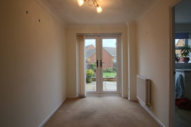 Old English Drive, Saxon Fields Andover Hampshire photo 4