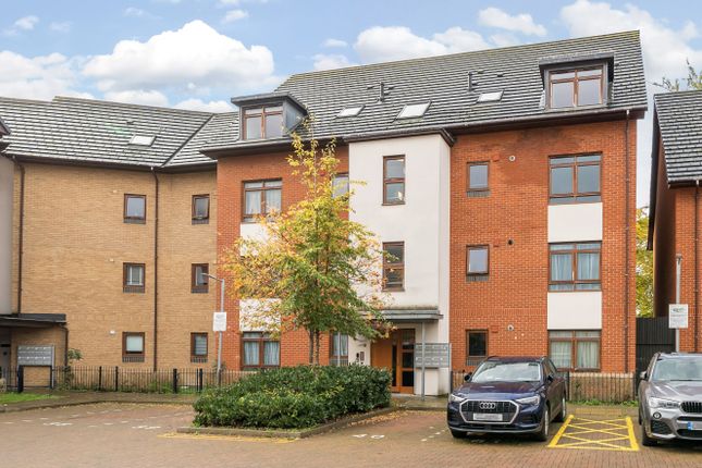 Flat for sale in Pellow Close, Barnet