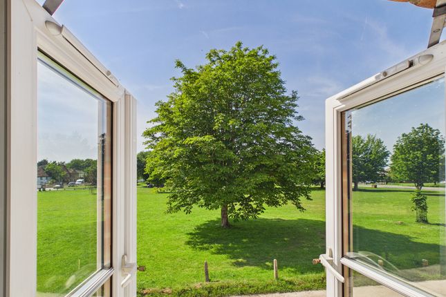 5 The Common, High Wycombe photo 3