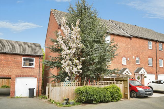 25, Flannagan Way, Leicestershire photo 2