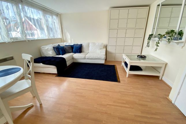 Flat for sale in Lodge Road, Wallington