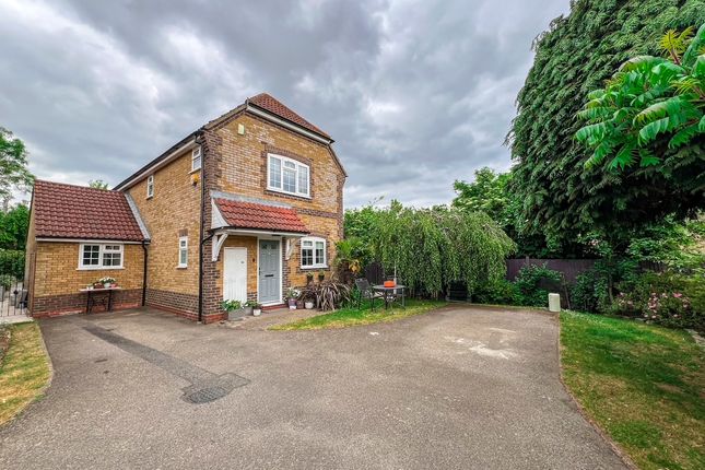 Lytcott Drive, West Molesey photo 2
