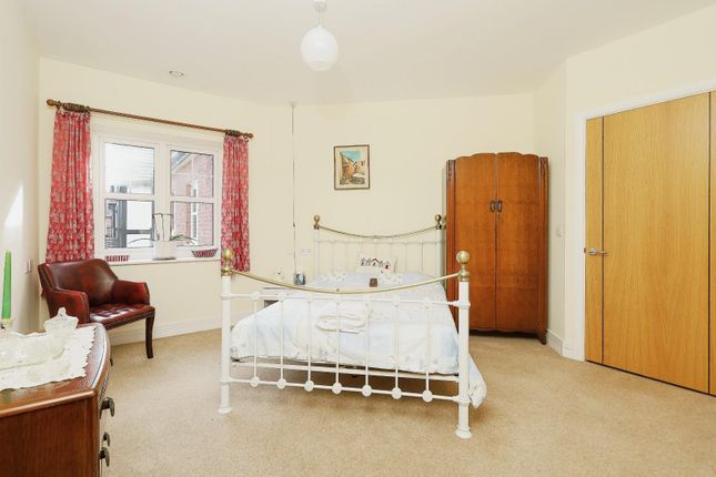 Flat for sale in Ravenshaw Court, Four Ashes Road, Bentley Heath