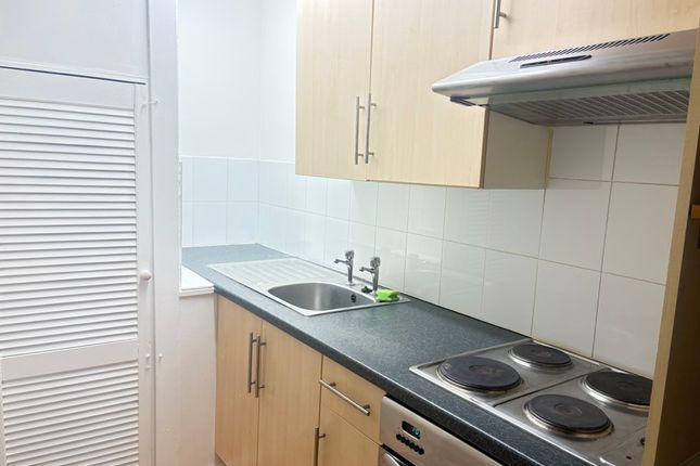Flat 4 3, Godstone Road, Kenley photo 4