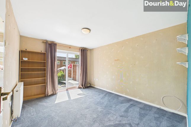 4 Shaw Gardens, Stafford photo 2