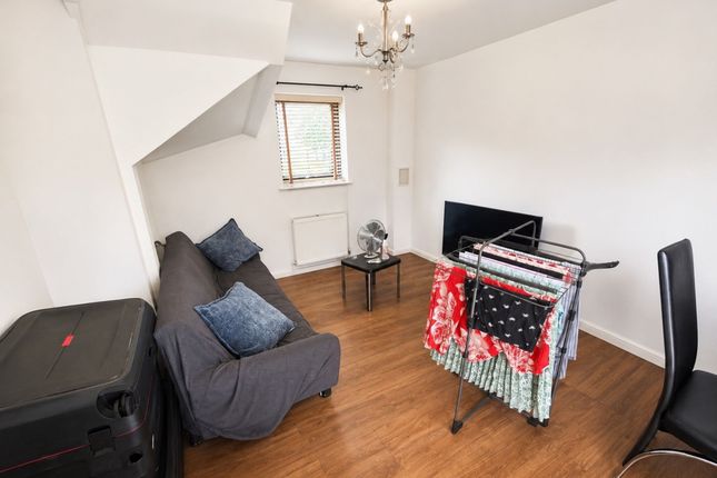 4 Ager Avenue, Dagenham photo 5