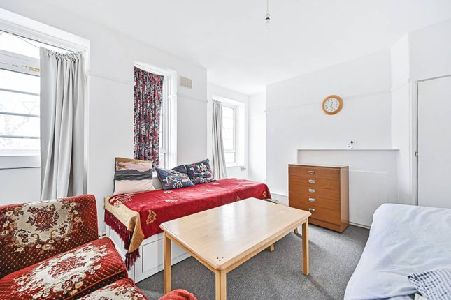 Flat to rent in Loddiges Road, Hackney, London