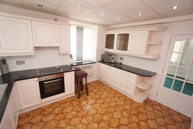 Flat for sale in Hill Side, Bolton