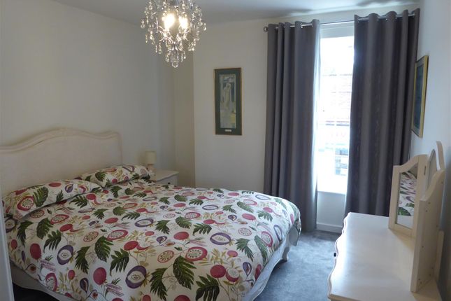 Flat to rent in High Street, Ramsgate