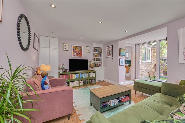 29A, Sutherland Square, London photo 2