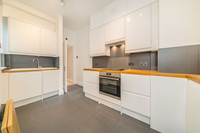 Flat 7, 36, Curzon Street, London photo 4