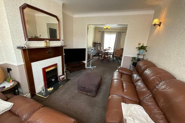 46 Dagenham Road, Romford photo 2
