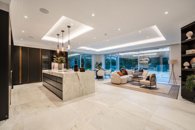 Wentworth Drive, Virginia Water photo 4