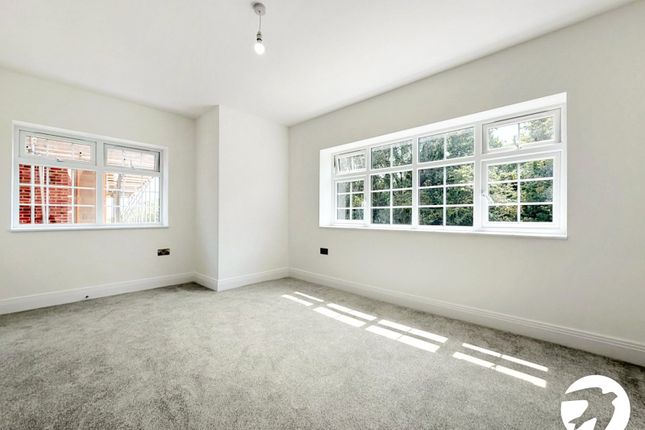 Flat 4, 69, Eaglesfield Road, London photo 4