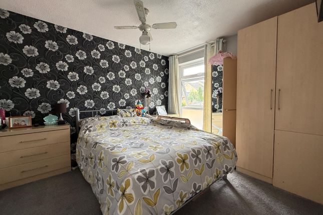 74, Nortonwood, Stroud photo 4