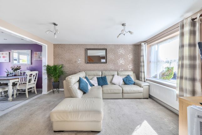 55, Fensome Drive, Dunstable photo 2