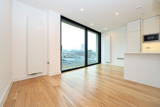 Thumbnail Flat to rent in Plumbers Row, Aldgate