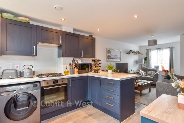 7, Bloom Close, Worthing photo 4