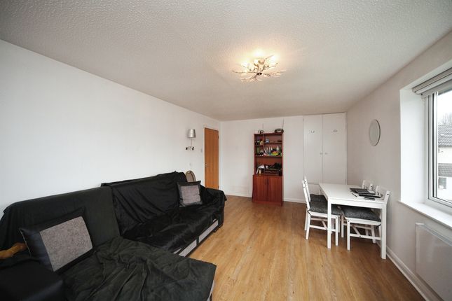 9, Langham Gardens, Taunton photo 2