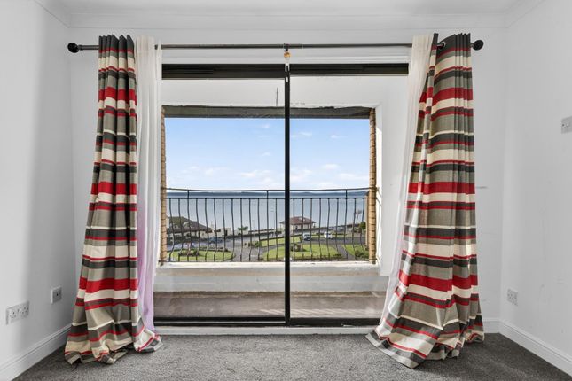 62, Hollywood, Largs photo 2