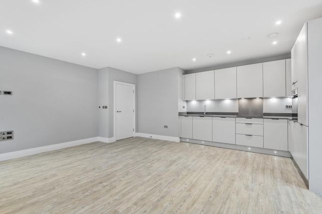 Flat 8, Tamarind House 653-659, Uxbridge Road, Pinner photo 3