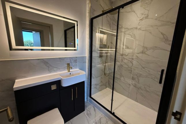 Bathroom.Jpg