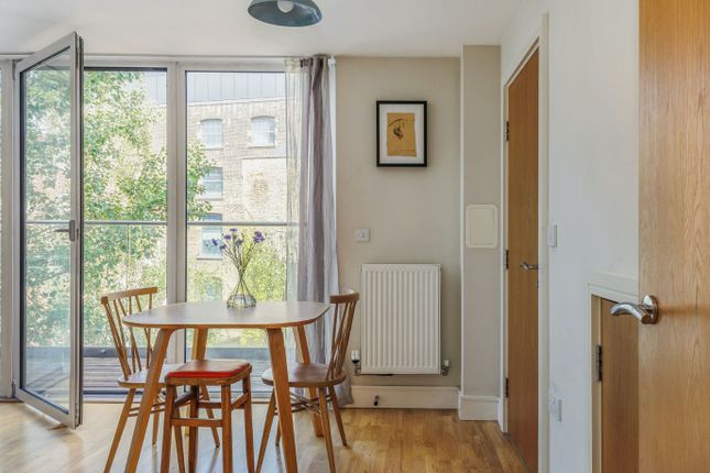Flat 14, Norfolk House, London photo 3