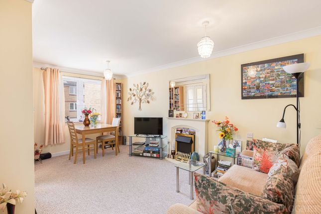 24 Millfield Court, Crawley photo 3