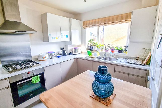 3, Potter Close, London photo 5