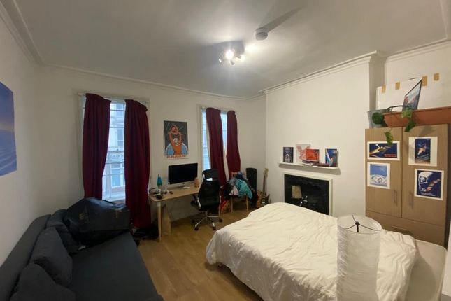 Maisonette to rent in Caledonian Road, London