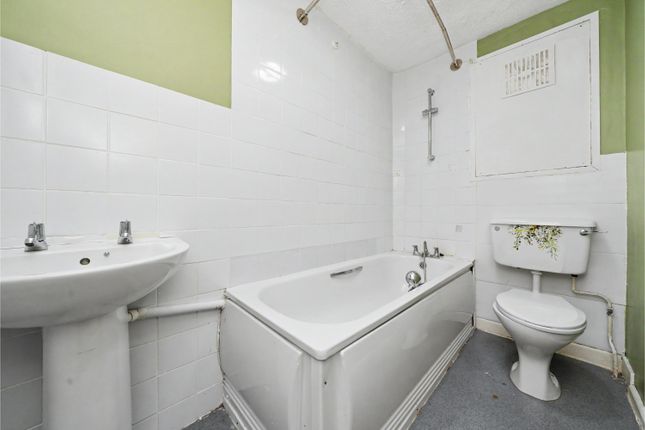 Flat 24, Hunters Hill, Reading photo 4
