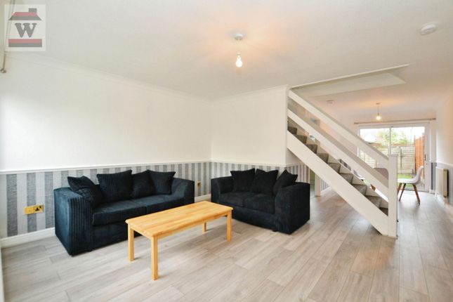 8, Chichester Way, Feltham photo 2