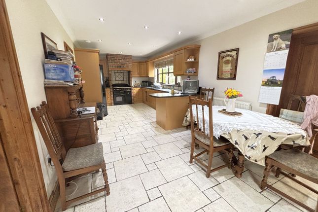 25, Heol Waunyclun, Trimsaran photo 4