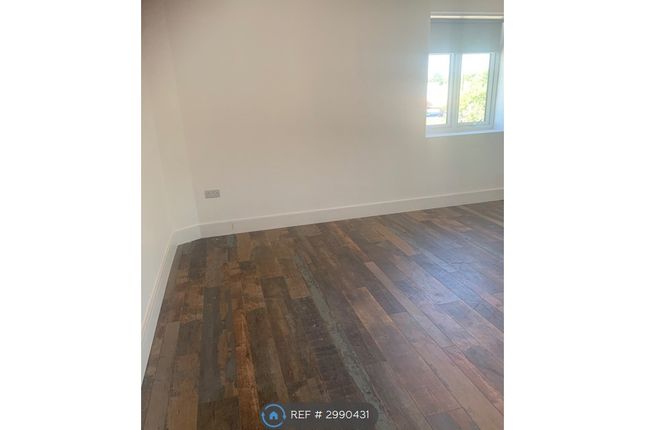 Flat, London Road, Burgess Hill photo 3