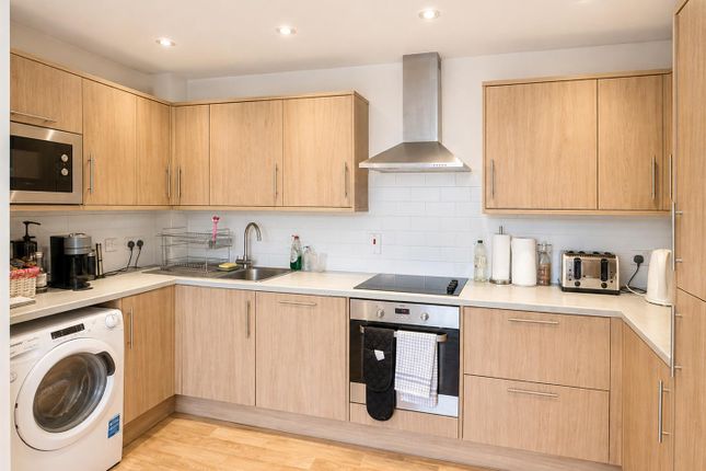 Elizabeth House, 32, Exeter Close, Watford photo 5