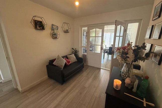 49 Cranford Drive, Hayes photo 5
