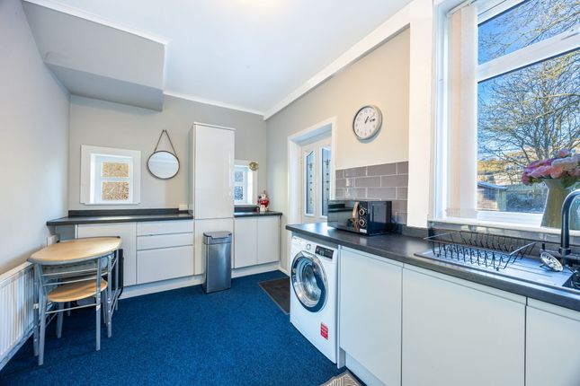 51 Booth Crescent, Rossendale photo 4