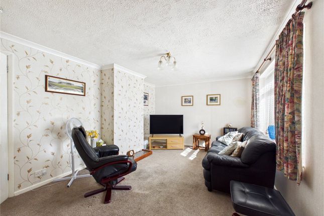 8, Maple Close, Suffolk photo 2