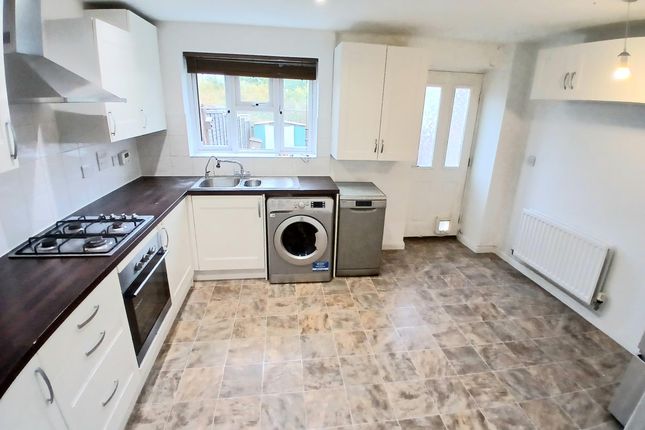 Cotswold Drive, STEVENAGE photo 2