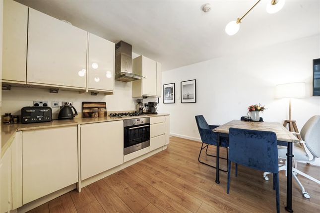 Flat for sale in March Court, Warwick Drive, Putney