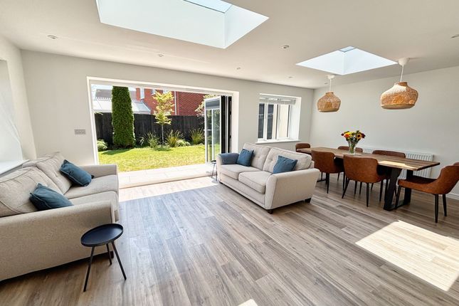 21 Heol Y Fronfraith Fawr, Bridgend photo 5