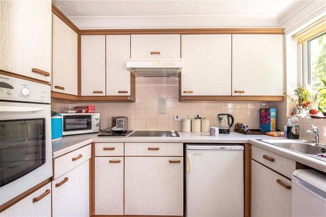 Flat 32,, Saddlers Court, South Street photo 3