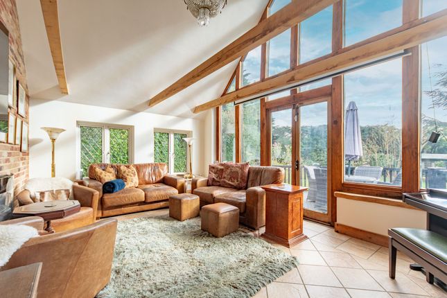 Eyot Lodge, Weybridge photo 4