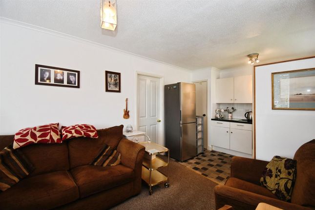 24, Springfield Court, Hull photo 4