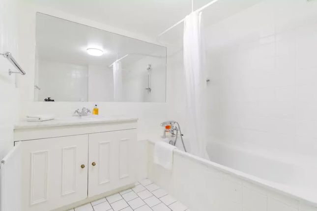 21 - Basement Flat, Montpelier Street , London photo 4