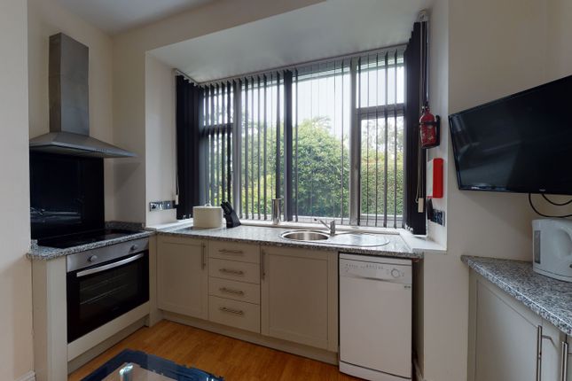 32, Heaton Road, Manchester photo 3