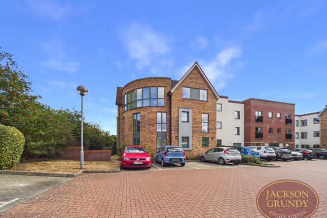 2-bed flat on Wellingborough Road, Northampton, £214,995