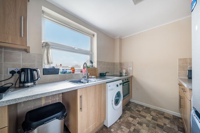Flat for sale in Marlborough Street, Andover