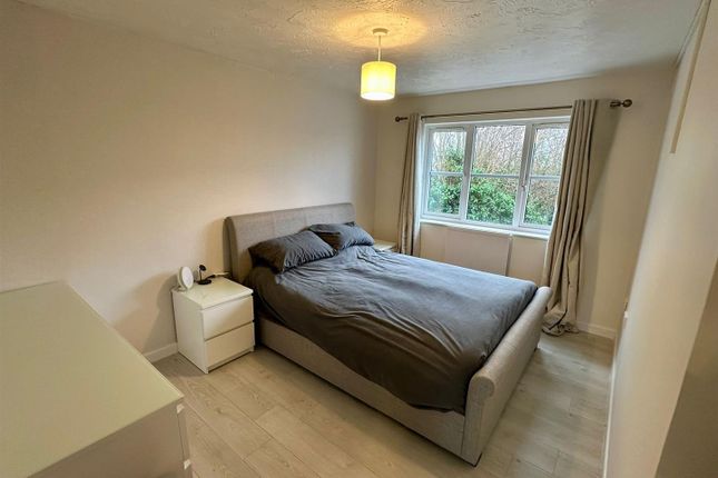 21, Frome Park, Hereford photo 4
