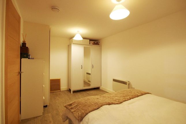 Flat C, 13, Chapel Market, London photo 5